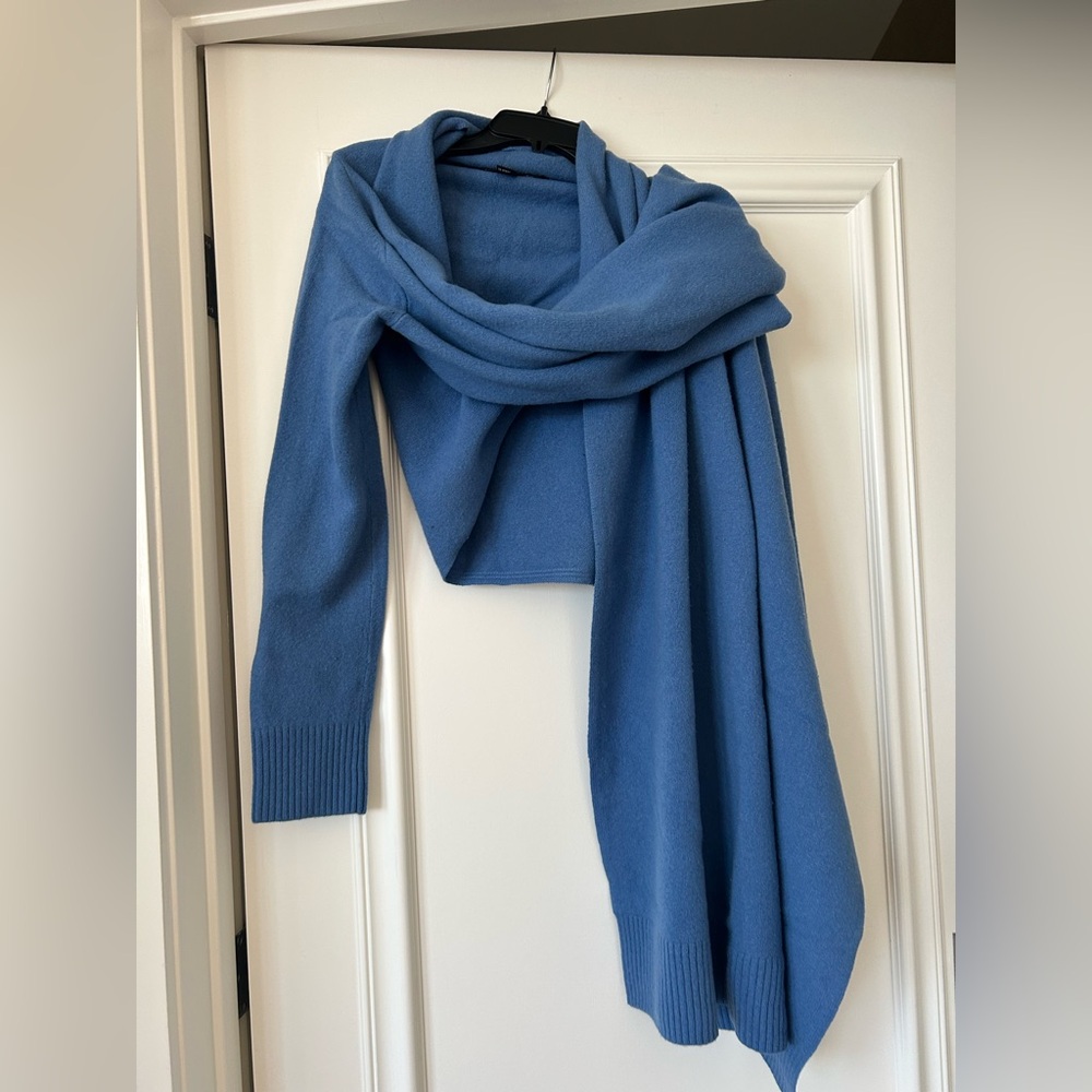 💙💙DKNY Soft Blue Women's Wrap with sleeves 🦋🦋